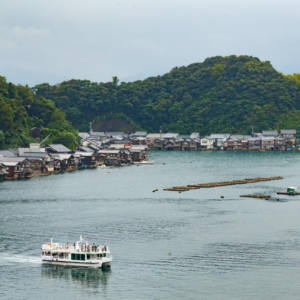 ญี่ปุ่น นาโกย่า คานาซาวะ อิเนะ โอซาก้า NEW YEAR 7D5N ล่องเรืออ่าวอิเนะ สัมผัสมนต์เสน่ห์แห่งหมู่บ้านชาวประมงริมน้ำที่ดังที่สุดในประเทศญี่ปุ่น ขอพรกับเจ้าแม่กวนอิมไม้แกะสลัก ก่อนสิ้นปีที่วัดโอสึคันนง ถ่ายรูปบรรยากาศสวนเคนโระคุเอ็น 1 ใน 3 สวนที่สวยที่สุดของญี่ปุ่น มุมไหนก็สวยงาม กลิ่นอายสไตล์ญี่ปุ่นสุดคลาสสิก ชิราคาวาโกะ หมู่บ้านมรดกโลกที่ต้องมาเยือน พบกับกิจกรรมหิมะ แสนสนุก ณ ลานสกี พลาดไม่ได้กับ 1 ใน 3 สุดยอดทิวทัศน์ "สะพานสู่สวรรค์ อามาโนะฮาชิดาเตะ" อิสระ ฟรีเดย์ ใจกลางเมืองโอซาก้า จะกิน ชิม ช็อป ก็สนุกสนาน เต็มอิ่ม จุใจ